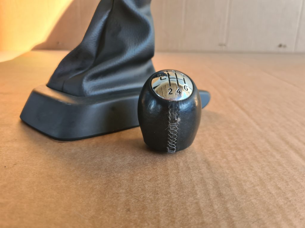 Pārnesumu pārslēgšanas kloķa auduma pārvalks priekš DACIA LODGY 2014