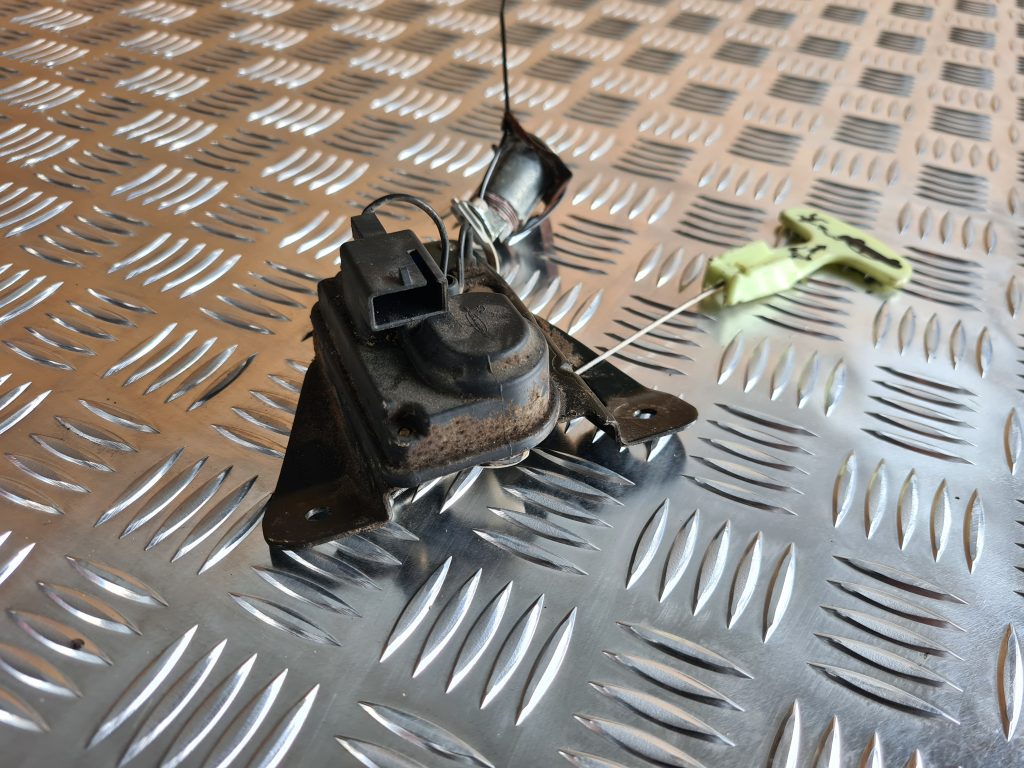 Bagāžnieka vāka slēdzene priekš CHRYSLER SEBRING 2006 3 Bagāžnieka vāka slēdzene priekš CHRYSLER SEBRING 2006