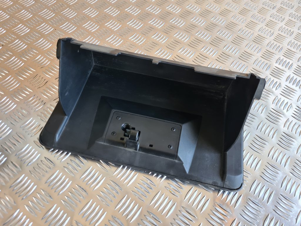 Mantu glabāšanas nodalījums pasažiera pusē priekš CHRYSLER SEBRING 2006