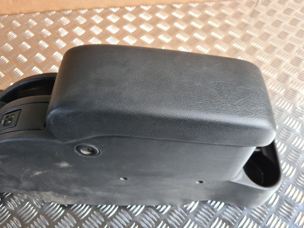 Centrālās konsoles apdares lielākā daļa priekš CHRYSLER SEBRING 2006 2 Centrālās konsoles apdares lielākā daļa priekš CHRYSLER SEBRING 2006