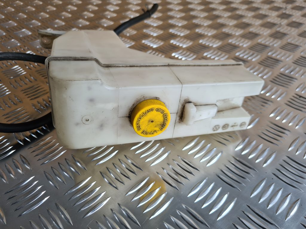 Dzesēšanas šķidruma tvertne priekš NISSAN X-TRAIL 2005 2 Dzesēšanas šķidruma tvertne priekš NISSAN X-TRAIL 2005