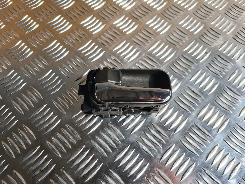 Salona durvju rokturis, priekšējais kreisais priekš NISSAN X-TRAIL 2005