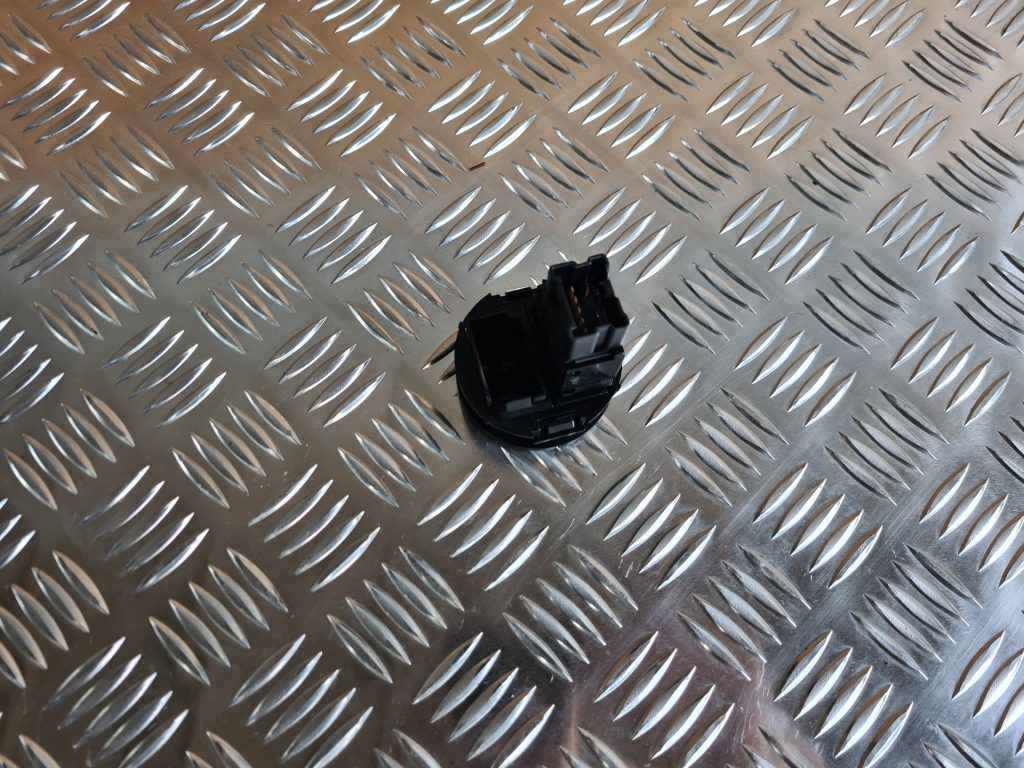 Trauksmes poga priekš NISSAN X-TRAIL 2005