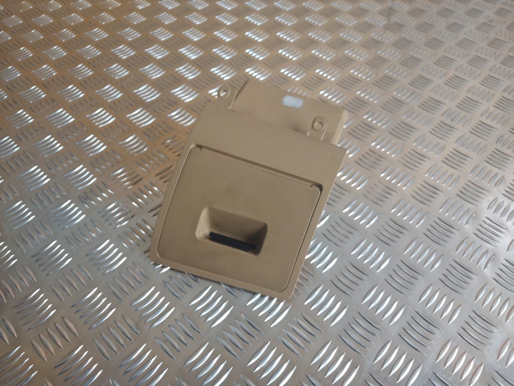 Mantu glabāšanas nodalījums vadītāja pusē priekš BMW 525 E60 2006 OLIVE 4 Mantu glabāšanas nodalījums vadītāja pusē priekš BMW 525 E60 2006 OLIVE