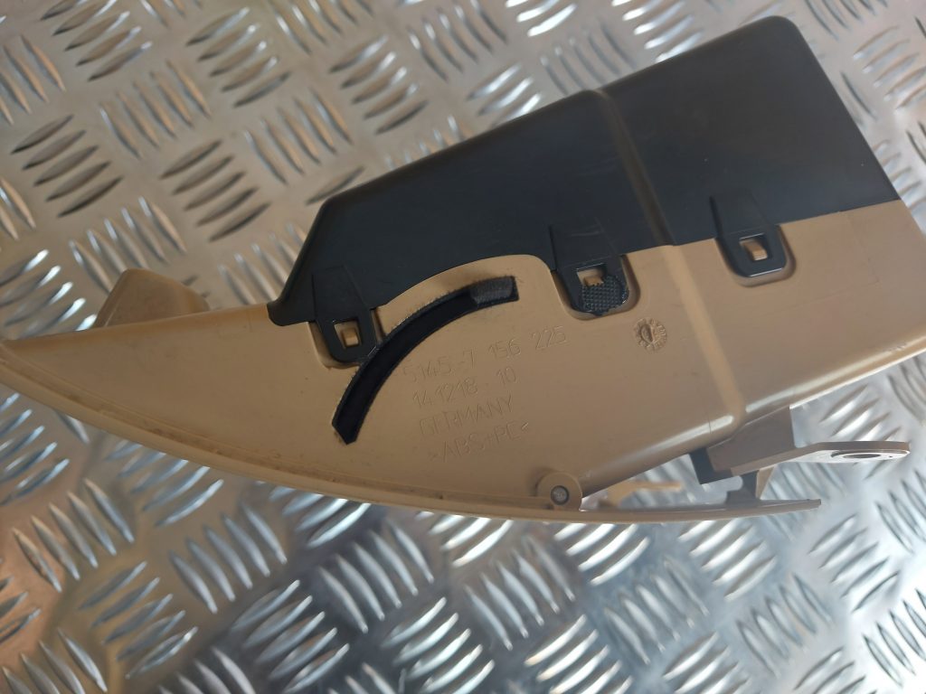 Mantu glabāšanas nodalījums vadītāja pusē priekš BMW 525 E60 2006 OLIVE 2 Mantu glabāšanas nodalījums vadītāja pusē priekš BMW 525 E60 2006 OLIVE