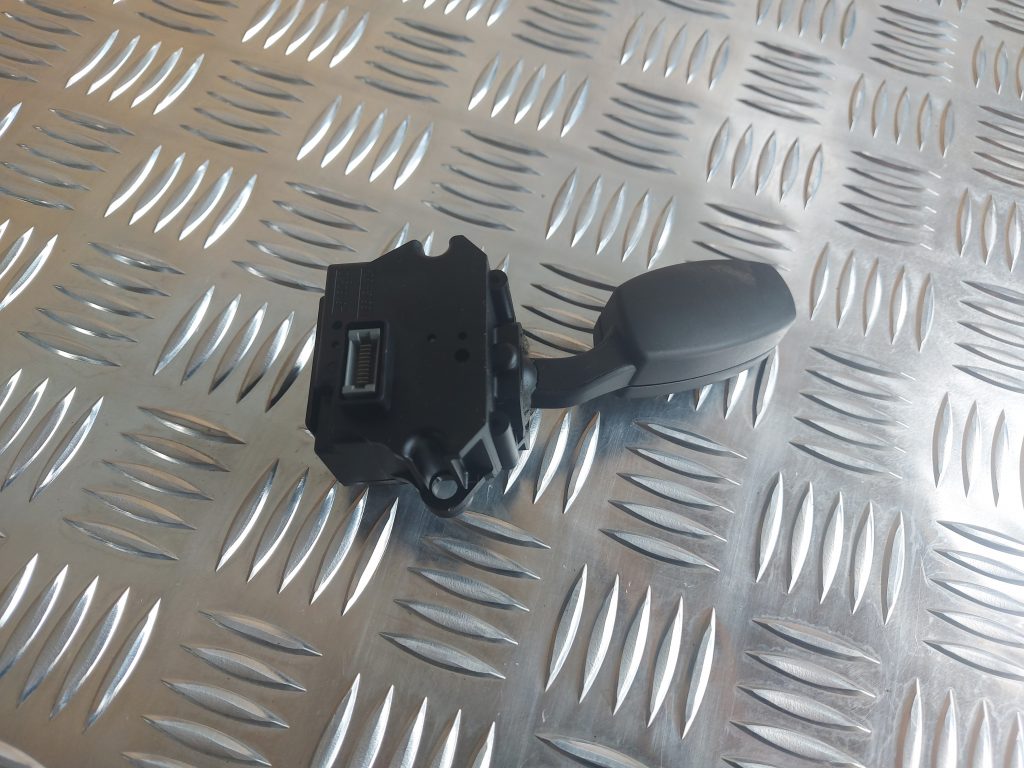 Pagrieziena rādītāju slēdzis priekš BMW 525 E60 2006 OLIVE 3 Pagrieziena rādītāju slēdzis priekš BMW 525 E60 2006 OLIVE