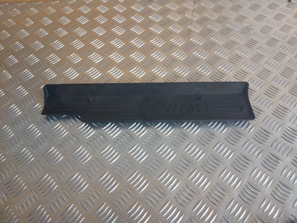 Dzinēja dekoratīva vāka daļa priekš BMW 525 E60 2006 OLIVE