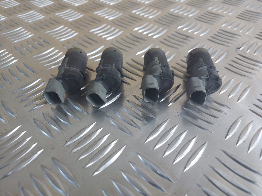 Parkošanās devējs priekš BMW 525 E60 2006 OLIVE