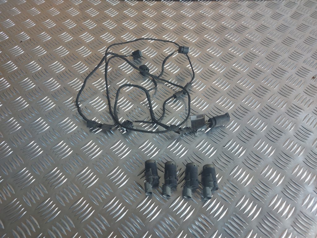 Parkošanās devējs priekš BMW 525 E60 2006 OLIVE