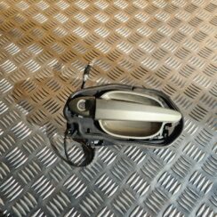 Priekšējāis kreisais durvju rokturis priekš BMW 525 E60 2006 OLIVE