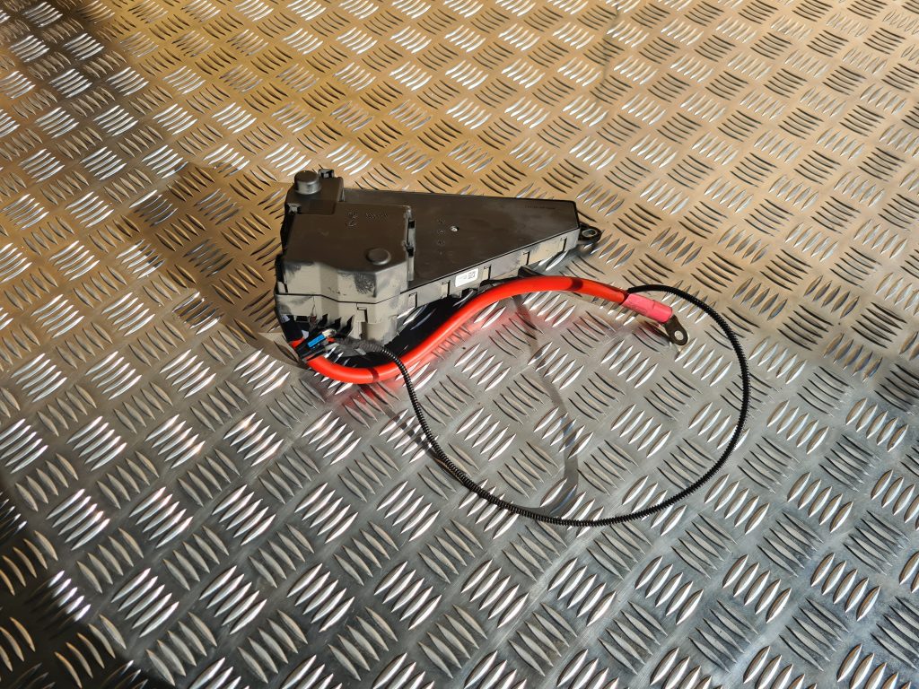 Drošinātāju relejas kaste priekš BMW 525 E60 2006 OLIVE