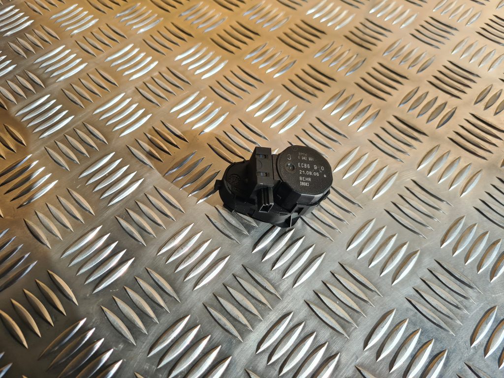 Apsildes sistēmas aktuators priekš BMW 525 E60 2006 OLIVE 1 Apsildes sistēmas aktuators priekš BMW 525 E60 2006 OLIVE