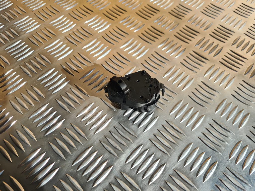 Apsildes sistēmas aktuators priekš BMW 525 E60 2006 OLIVE 2 Apsildes sistēmas aktuators priekš BMW 525 E60 2006 OLIVE