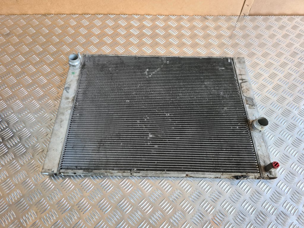 Dzesēšanas radiators priekš BMW 525 E60 2006 OLIVE
