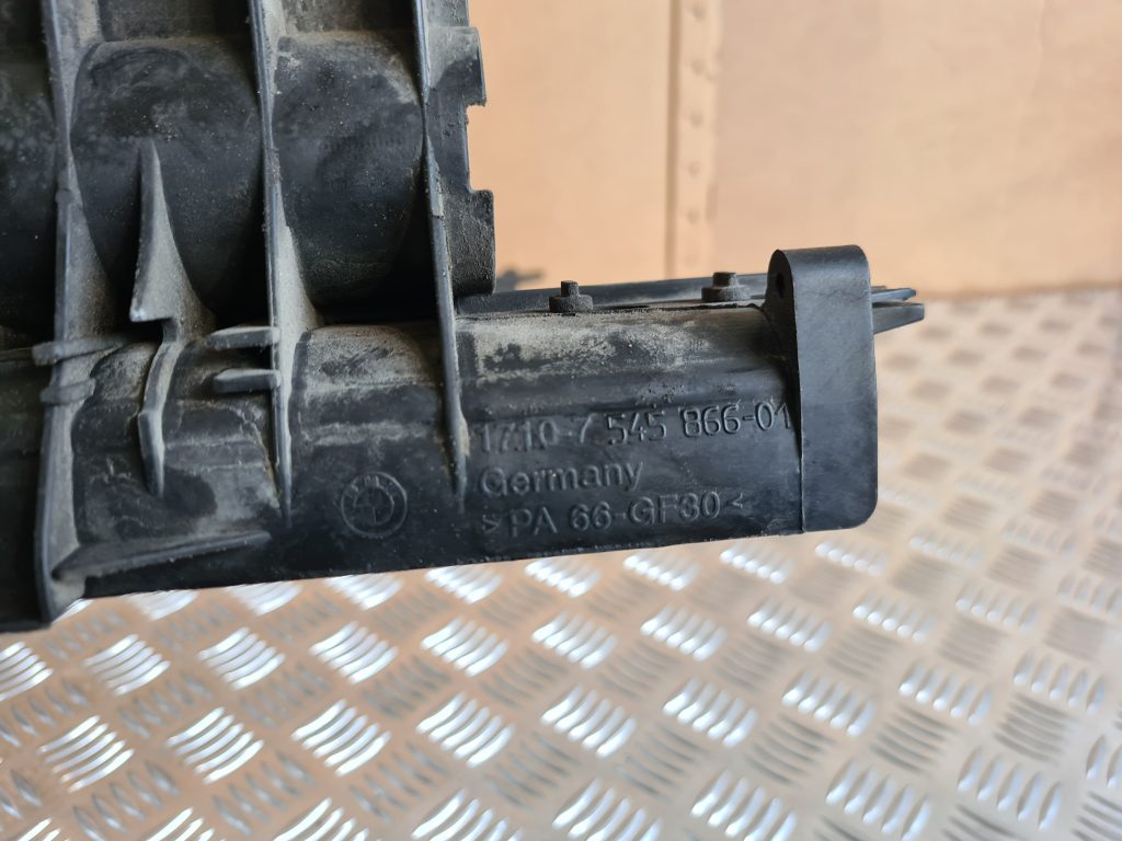 Priekšējā radiatora rāmis priekš BMW 525 E60 2006 OLIVE