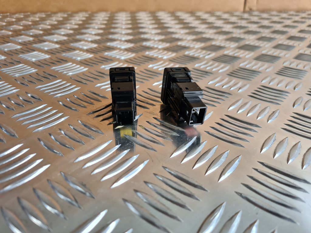 Sēdekļa apsildes ieslēgšanas poga priekš TOYOTA AVENSIS 2012