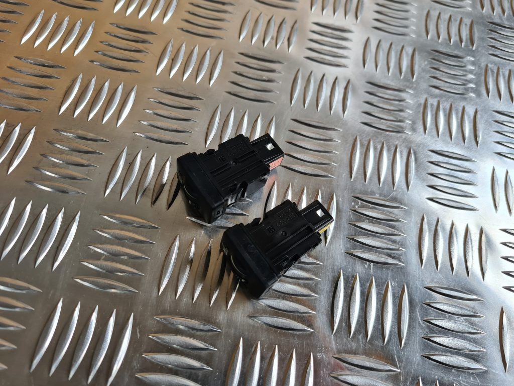 Sēdekļa apsildes ieslēgšanas poga priekš TOYOTA AVENSIS 2012