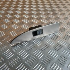 Stikla pacelšanas poga priekš TOYOTA AVENSIS 2012