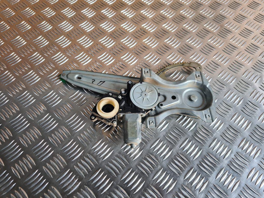 Stikla pacelšanas mehānisms aizmugurējais labais priekš TOYOTA AVENSIS 2012 3 Stikla pacelšanas mehānisms aizmugurējais labais priekš TOYOTA AVENSIS 2012