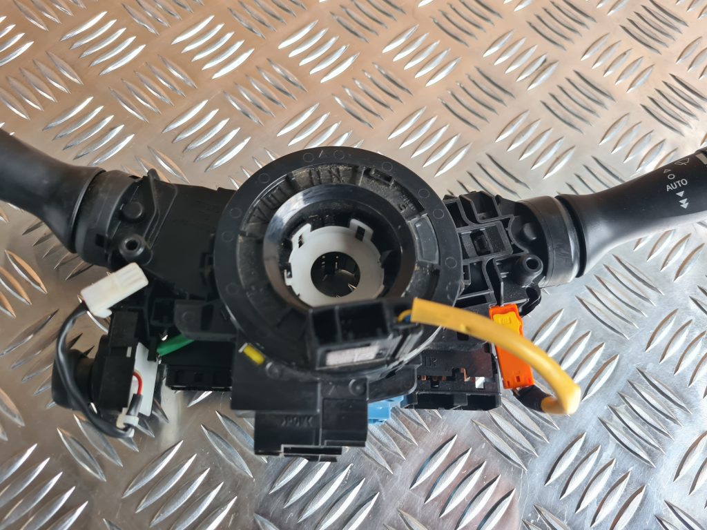 Stūres statnes slēdzis priekš TOYOTA AVENSIS 2012 3 Stūres statnes slēdzis priekš TOYOTA AVENSIS 2012