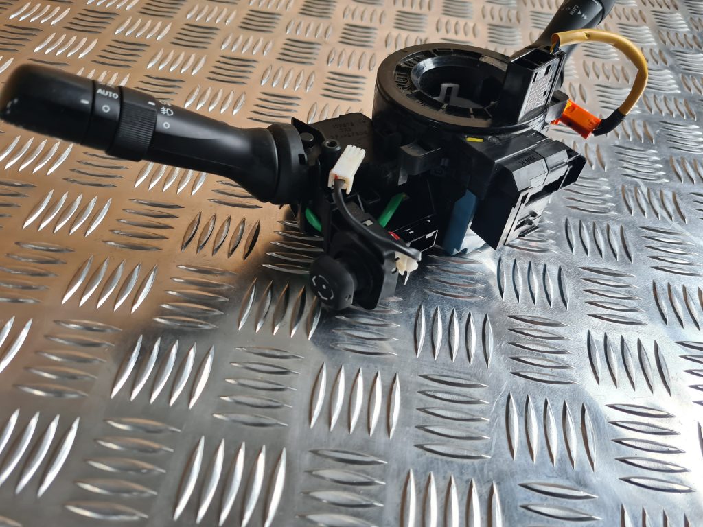 Stūres statnes slēdzis priekš TOYOTA AVENSIS 2012 2 Stūres statnes slēdzis priekš TOYOTA AVENSIS 2012