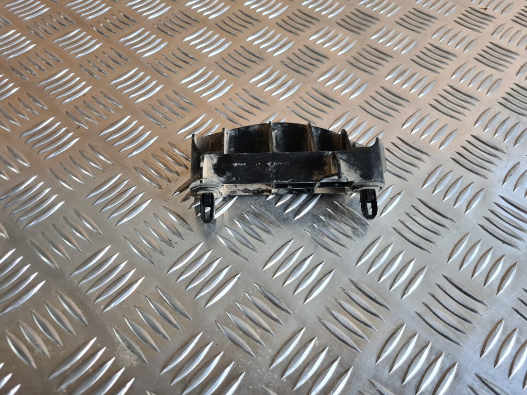 Aizmugurēja bufera kronšteins priekš TOYOTA AVENSIS 2012 3 Aizmugurēja bufera kronšteins priekš TOYOTA AVENSIS 2012