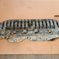 Priekšēja bufera aizsargs priekš TOYOTA AVENSIS 2012