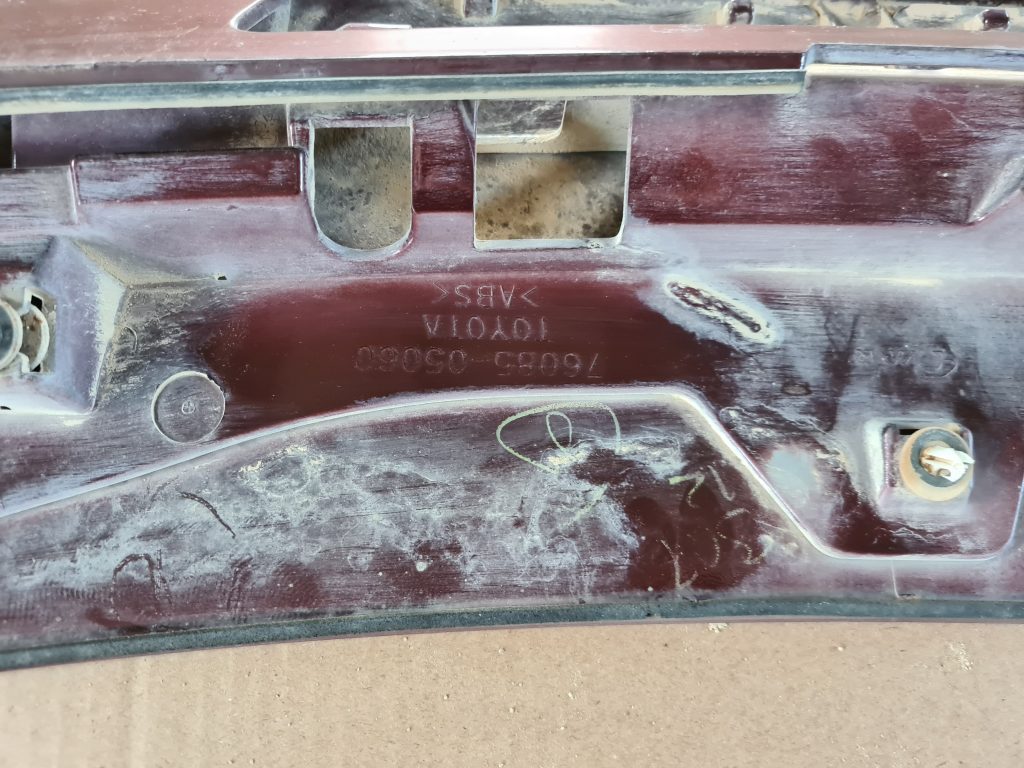 Bagāžnieka vāka spoileris priekš TOYOTA AVENSIS 2012