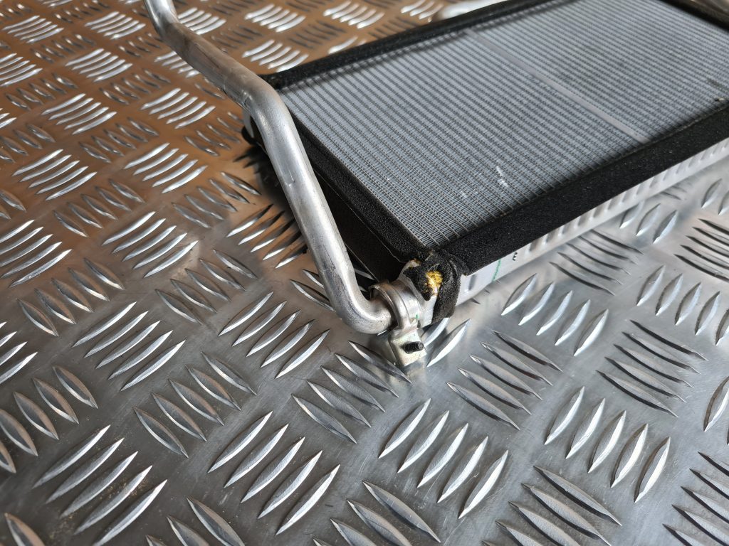 Apsildes sistēmas radiators priekš AUDI A6 AVANT 2007 QUATTRO 2 Apsildes sistēmas radiators priekš AUDI A6 AVANT 2007 QUATTRO