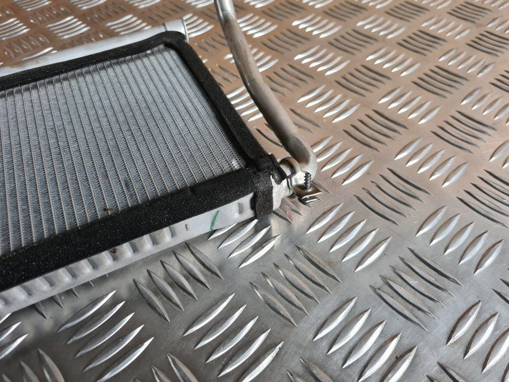 Apsildes sistēmas radiators priekš AUDI A6 AVANT 2007 QUATTRO 4 Apsildes sistēmas radiators priekš AUDI A6 AVANT 2007 QUATTRO