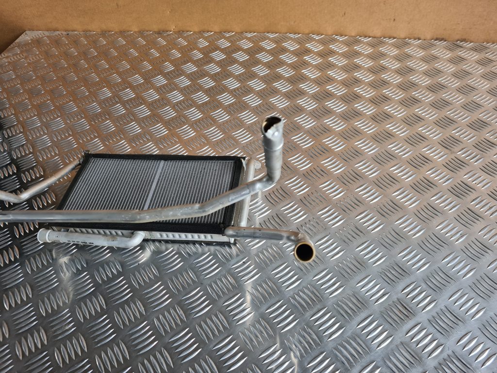 Apsildes sistēmas radiators priekš AUDI A6 AVANT 2007 QUATTRO 5 Apsildes sistēmas radiators priekš AUDI A6 AVANT 2007 QUATTRO