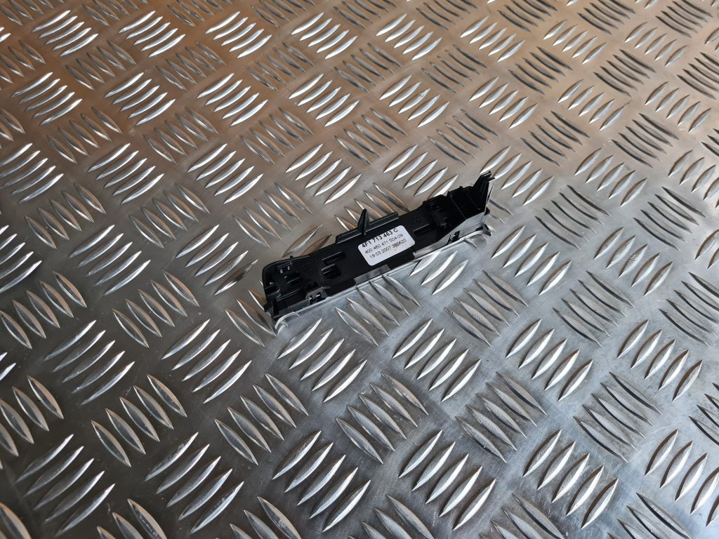 Ātrumu pārslēgšanas vadības panelis priekš AUDI A6 AVANT 2007 QUATTRO