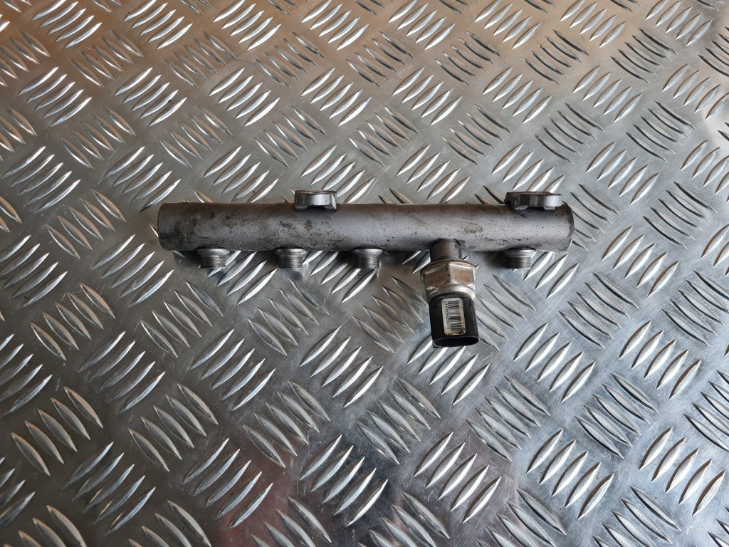 Degvielas sadales caurule priekš AUDI A6 AVANT 2007 QUATTRO 3 Degvielas sadales caurule priekš AUDI A6 AVANT 2007 QUATTRO