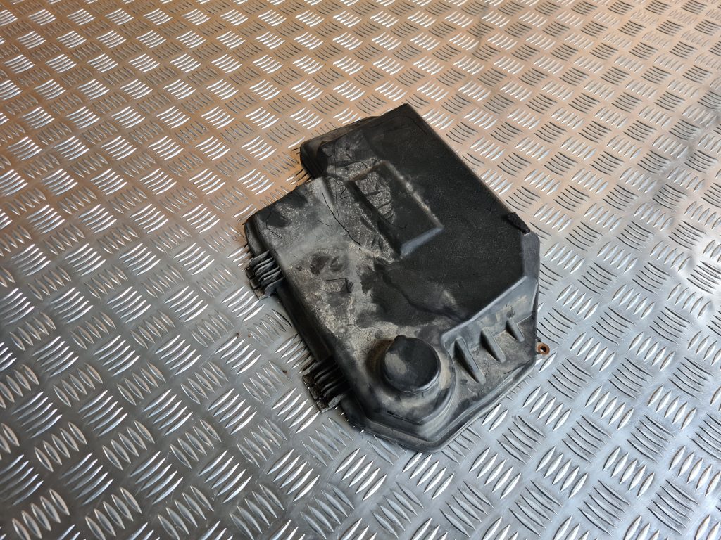 Drošinātāju kārbas korpusa vāks priekš AUDI A6 AVANT 2007 QUATTRO