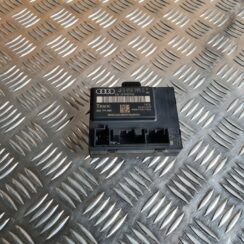 Aizmugurējo kreiso durvju vadības bloks priekš AUDI A6 AVANT 2007 QUATTRO