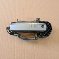 Priekšējāis kreisais durvju rokturis priekš AUDI A6 AVANT 2007 QUATTRO