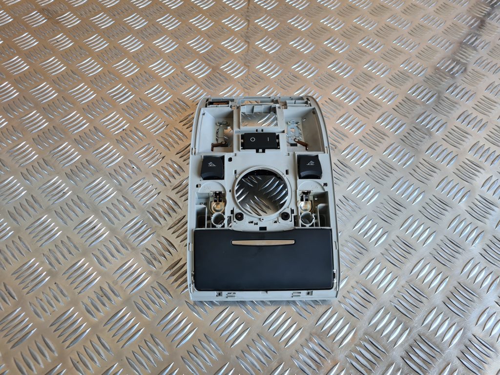 Salona apgaismojuma panelis priekš AUDI A6 AVANT 2007 QUATTRO