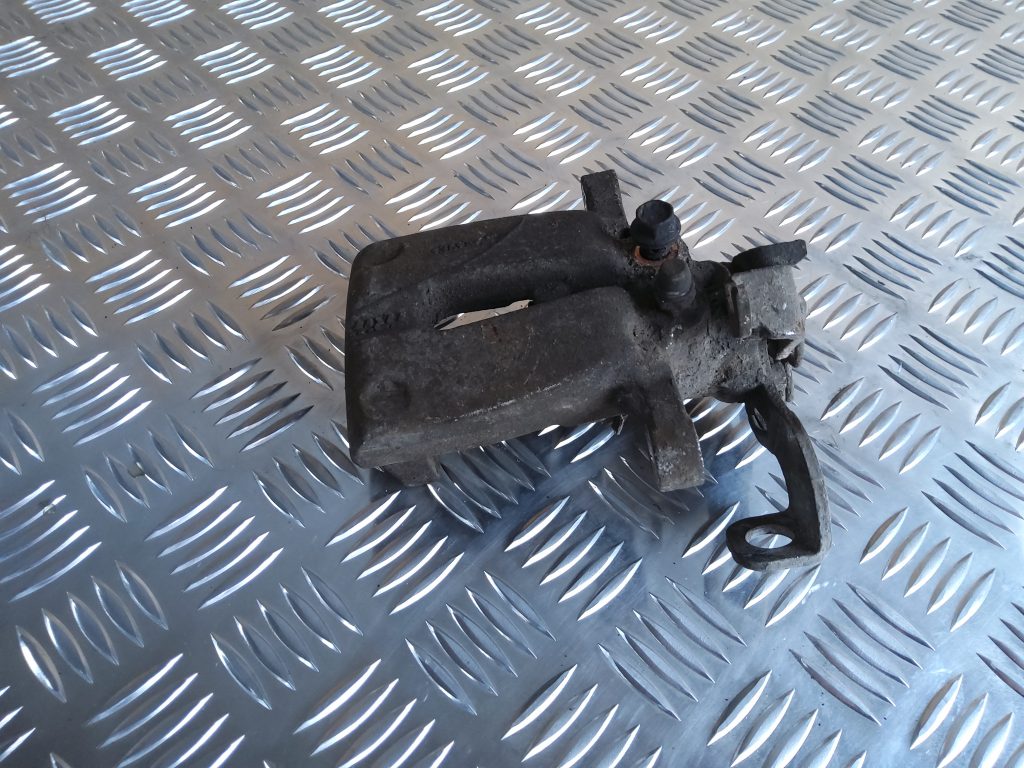 Aizmugurējais kreisais suports priekš KIA CEED 2013 1 Aizmugurējais kreisais suports priekš KIA CEED 2013