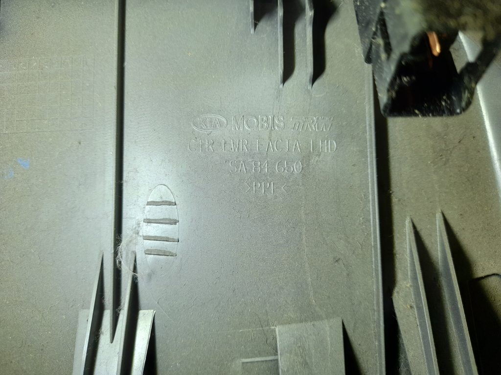 Mērinstrumentu paneļa dekoratīvais rāmis priekš KIA PICANTO 2006