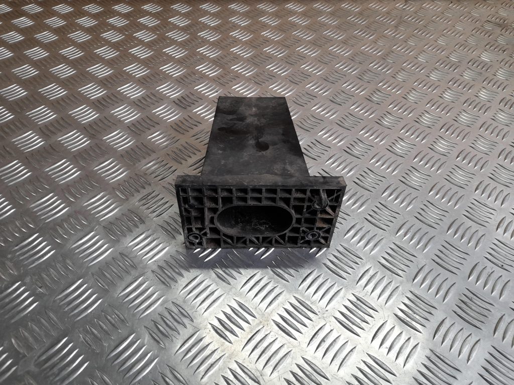 Priekšēja bufera kronšteins priekš CITROEN PICASSO 2007