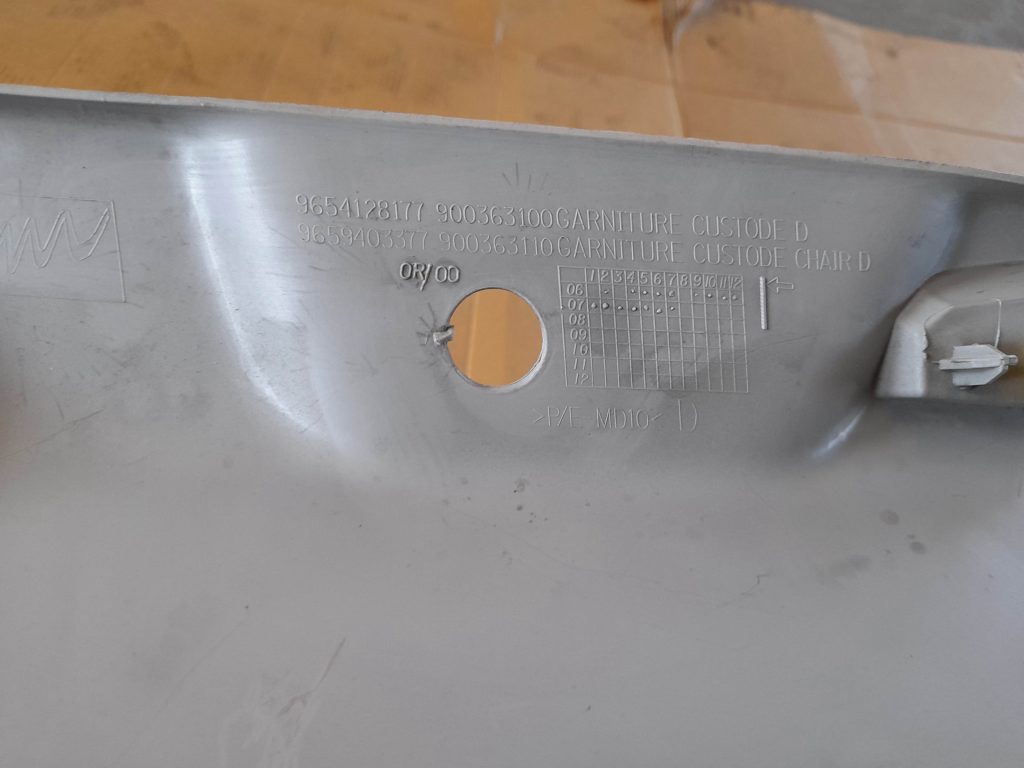 Bagažnieka nodalījuma statnes apdare priekš CITROEN PICASSO 2007