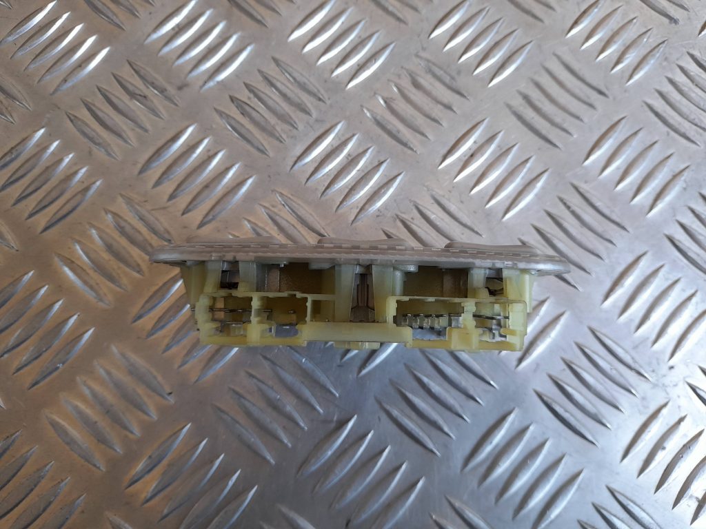 Priekšējo sēdvietu apgaismojums priekš CITROEN PICASSO 2007 3 Priekšējo sēdvietu apgaismojums priekš CITROEN PICASSO 2007