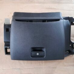 Mantu glabāšanas nodalījums pasažiera pusē priekš CITROEN PICASSO 2007