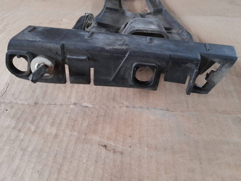 Aizmugurējā spārna un bufera stiprinājums priekš CITROEN PICASSO 2007 2 Aizmugurējā spārna un bufera stiprinājums priekš CITROEN PICASSO 2007