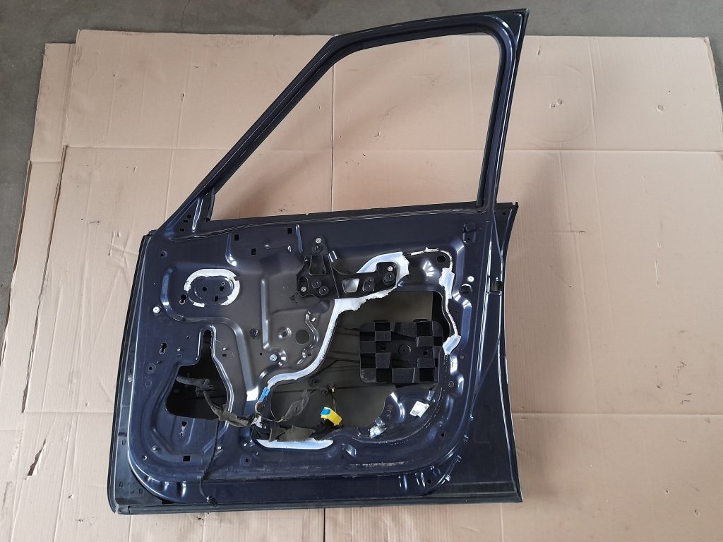 Priekšējās labās durvis priekš CITROEN PICASSO 2007