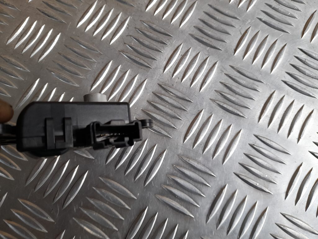 Apsildes sistēmas aktuators priekš MAZDA 6 2008