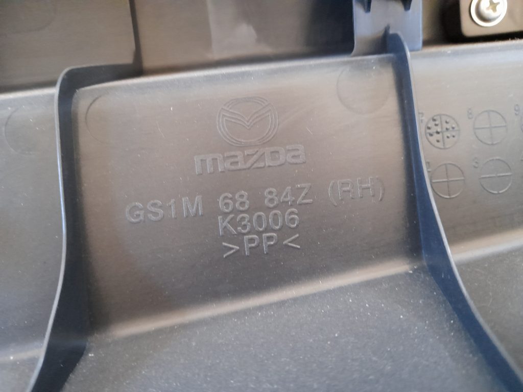 Aizmugures plaukta turētājs priekš MAZDA 6 2008