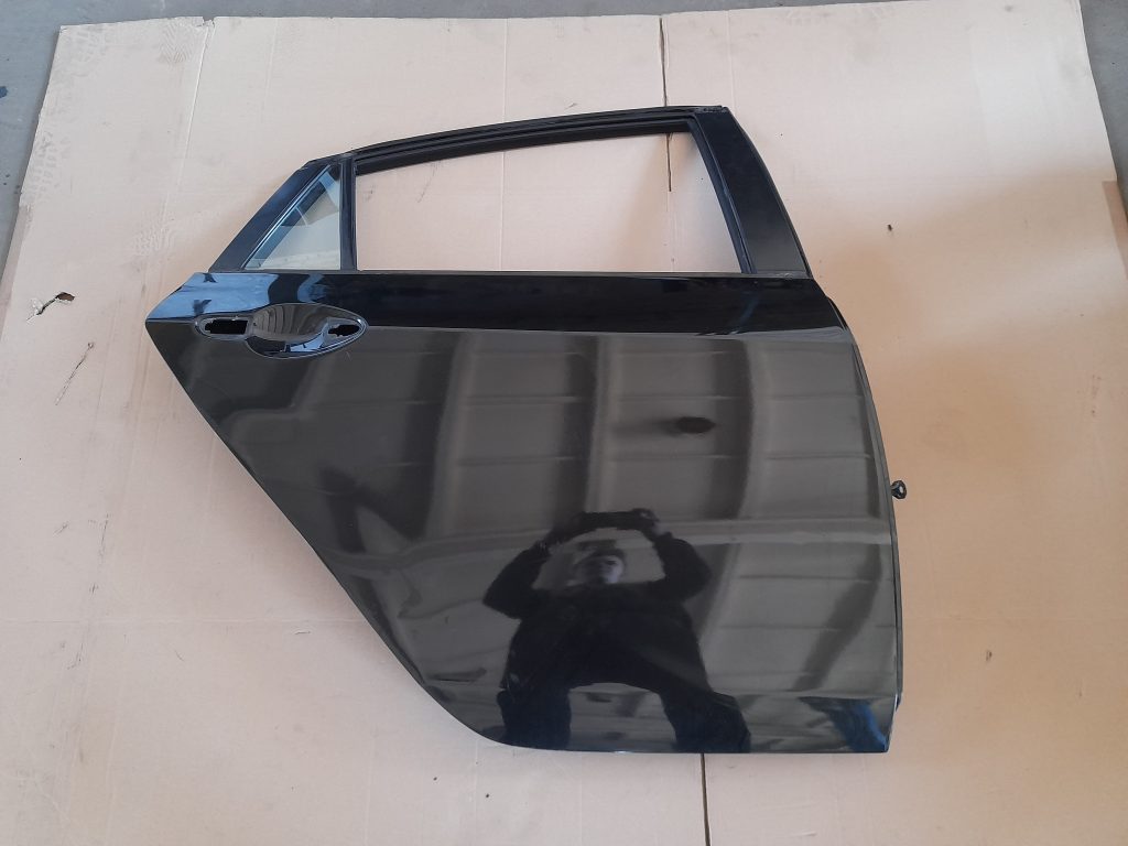 Aizmugurējās labās durvis priekš MAZDA 6 2008 1 Aizmugurējās labās durvis priekš MAZDA 6 2008