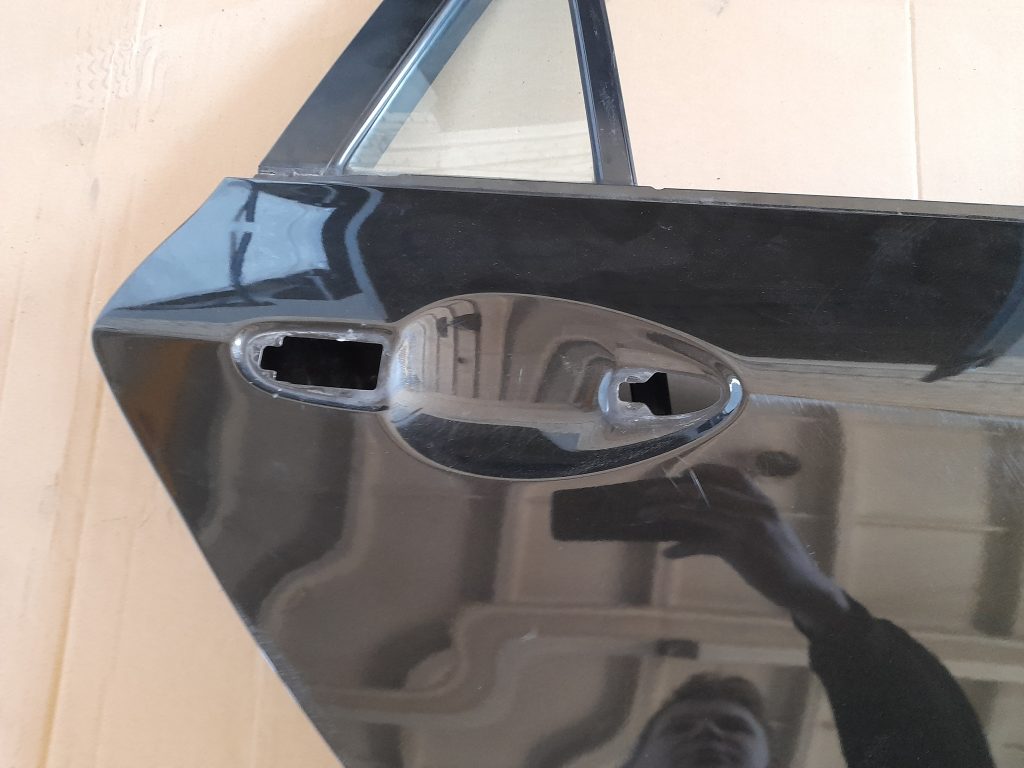 Aizmugurējās labās durvis priekš MAZDA 6 2008 2 Aizmugurējās labās durvis priekš MAZDA 6 2008