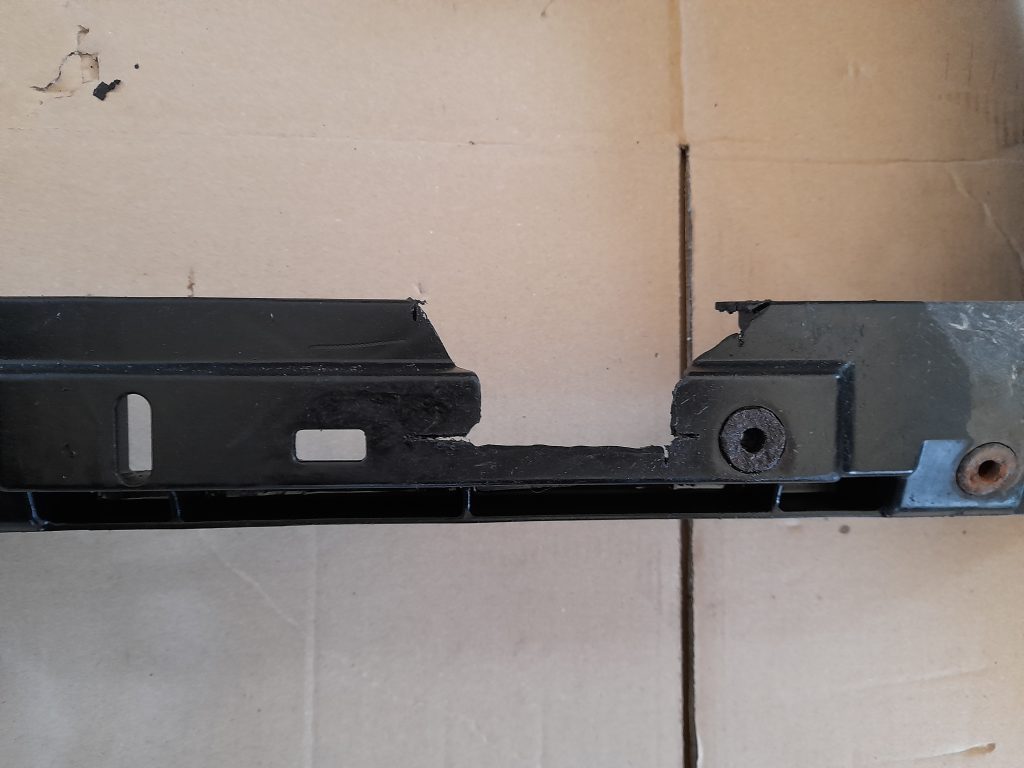 Priekšējā radiatora rāmis priekš MAZDA 6 2008 4 Priekšējā radiatora rāmis priekš MAZDA 6 2008